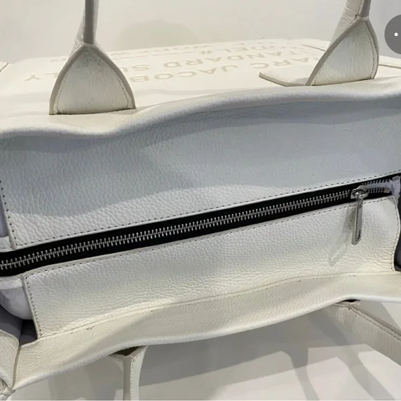 Marc Jacobs Large White Supply Tote Bag - Picture 7 of 7